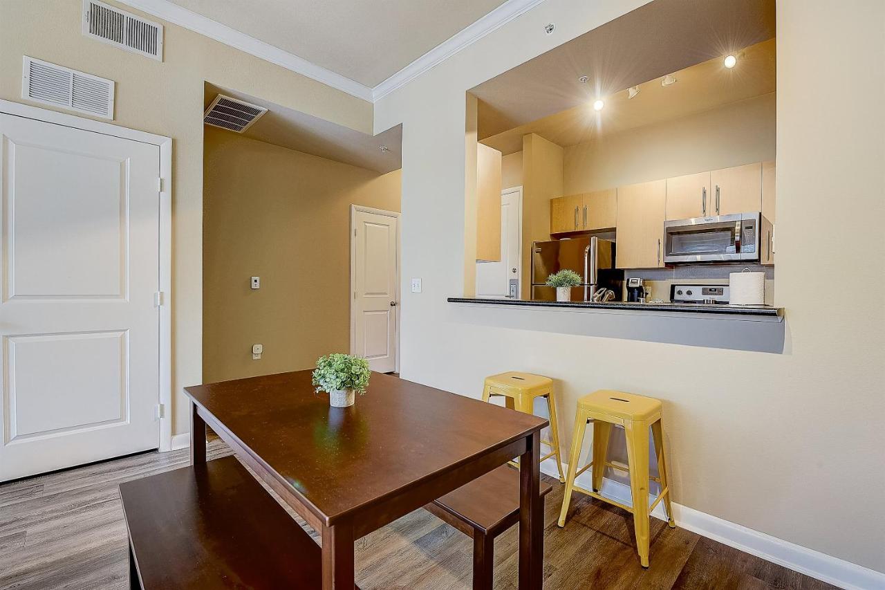 Frontdesk Oakwood Residence Apts Uptown Dallas Exterior foto