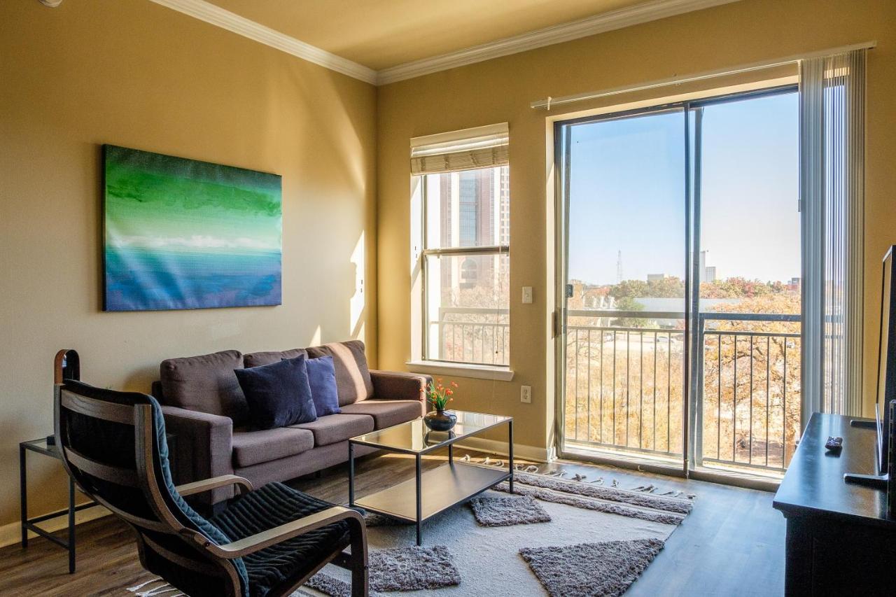 Frontdesk Oakwood Residence Apts Uptown Dallas Exterior foto
