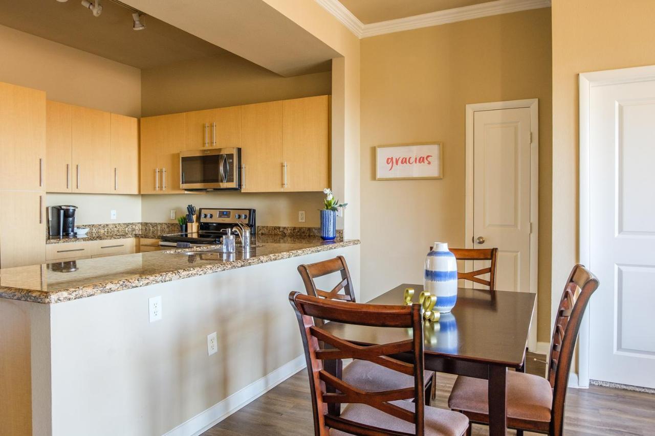 Frontdesk Oakwood Residence Apts Uptown Dallas Exterior foto